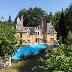 https://chateau-de-bonnevaux.hotels-rhonealpes.com